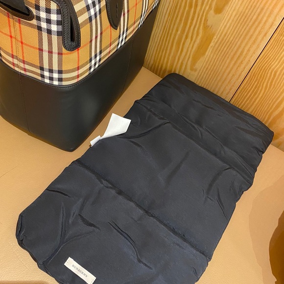 Burberry Vintage Check Kingswood Achly Diaper Bag - Picture 5 of 14